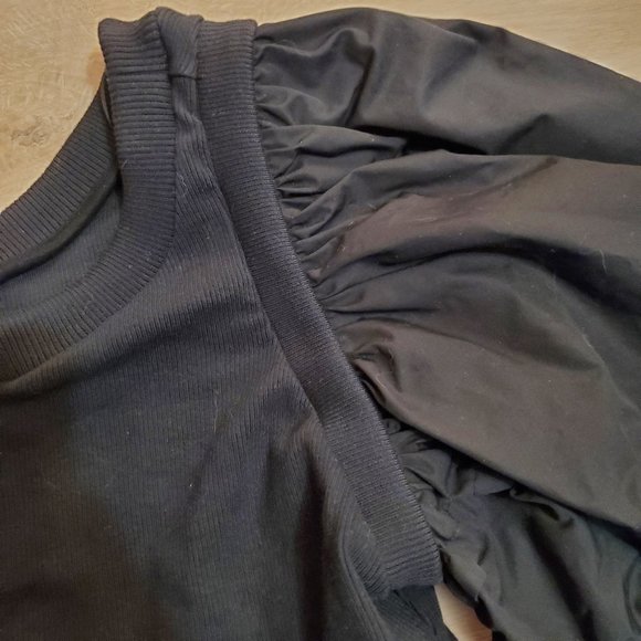 ALEXANDER MCQUEEN One-Shoulder Balloon Sleeve Crop Top - Picture 3 of 6